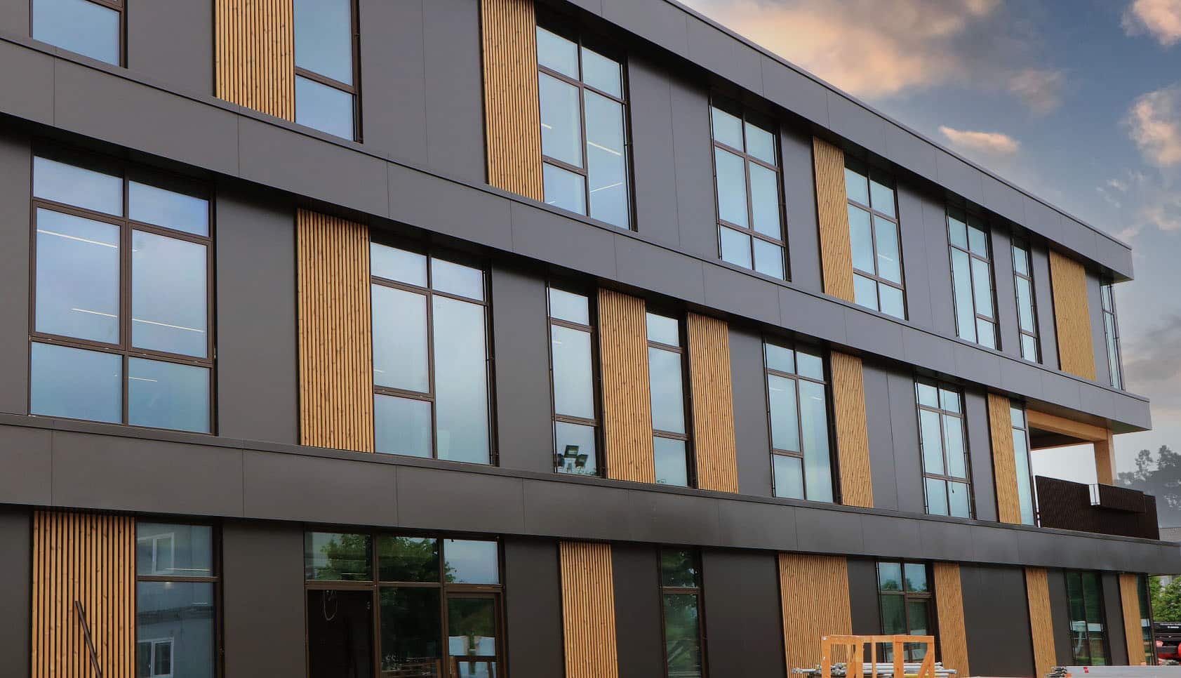 Lameller og kassetter i facade